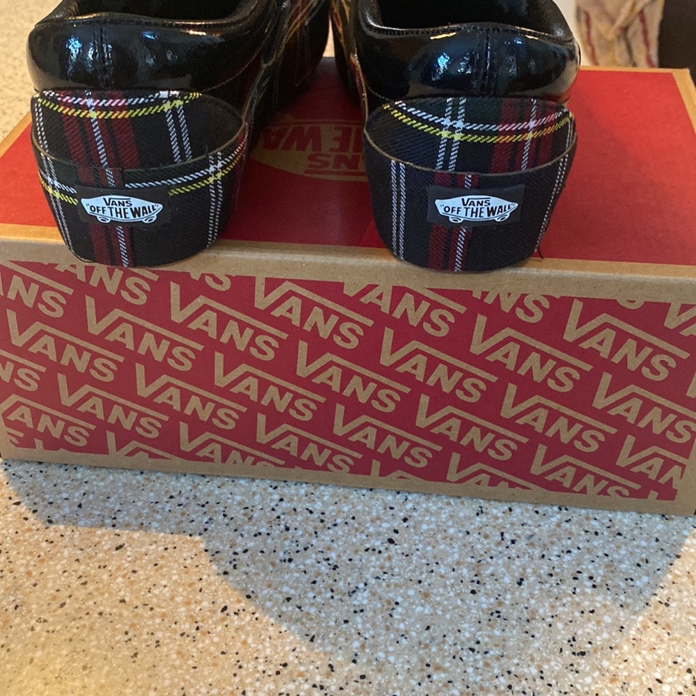Vans - Picture 5 of 7